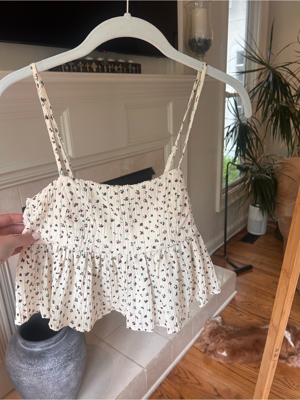 *can’t ship until 05/16* Cream Floral Ruffle Cami Top